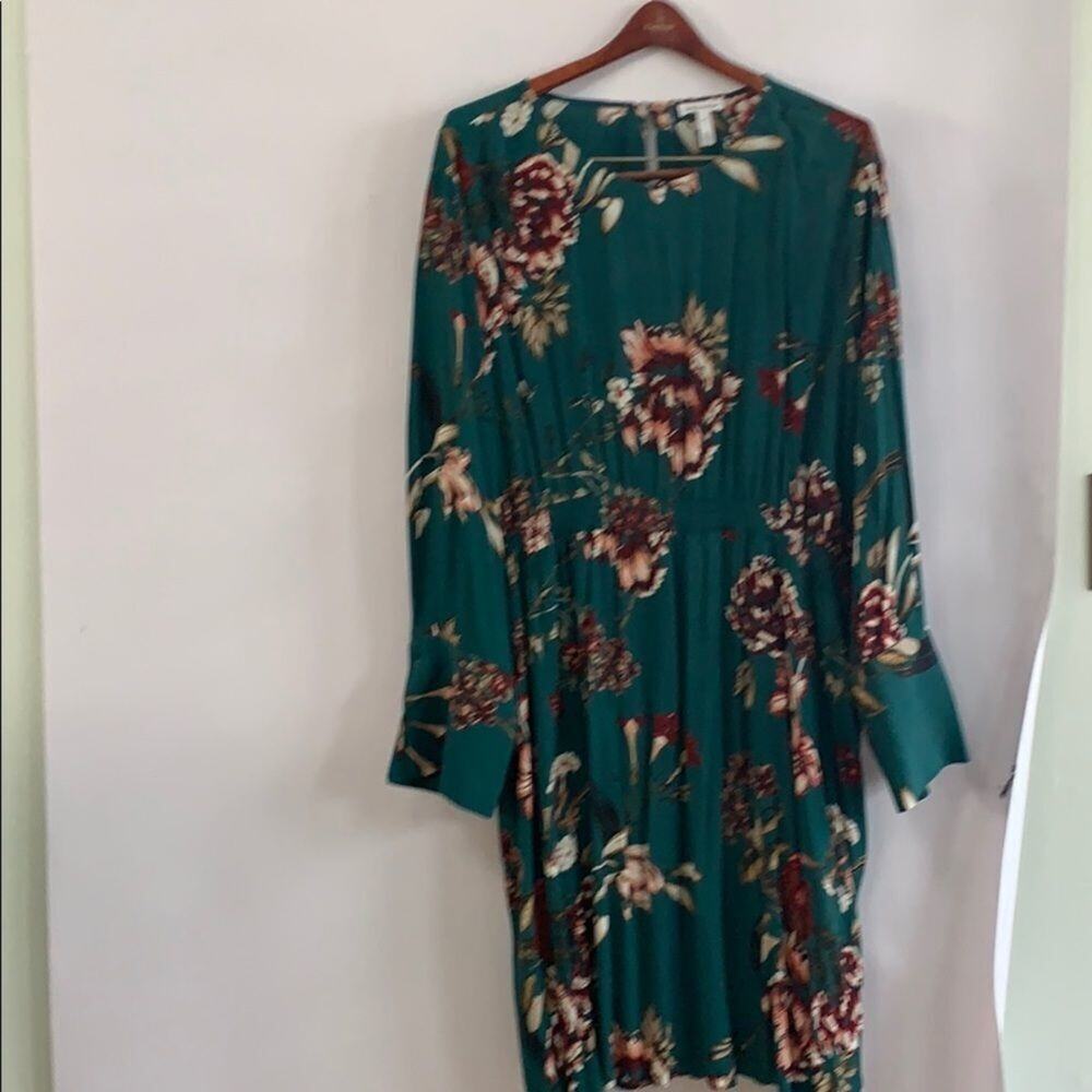 NWOT LEITH FLORAL DRESS SIZE 4X